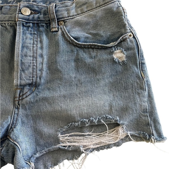 We The Free Juniors Distressed Button Fly Jean Shorts Size 27 - Picture 4 of 11